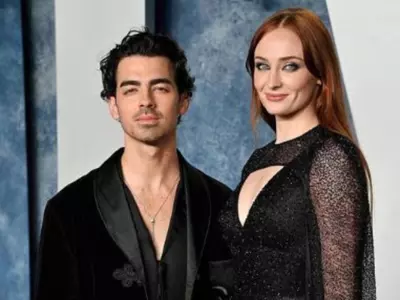 Joe Jonas & Sophie Turner To Reportedly Divorce, Karan Deol Touches Srk's Feet & More From Ent