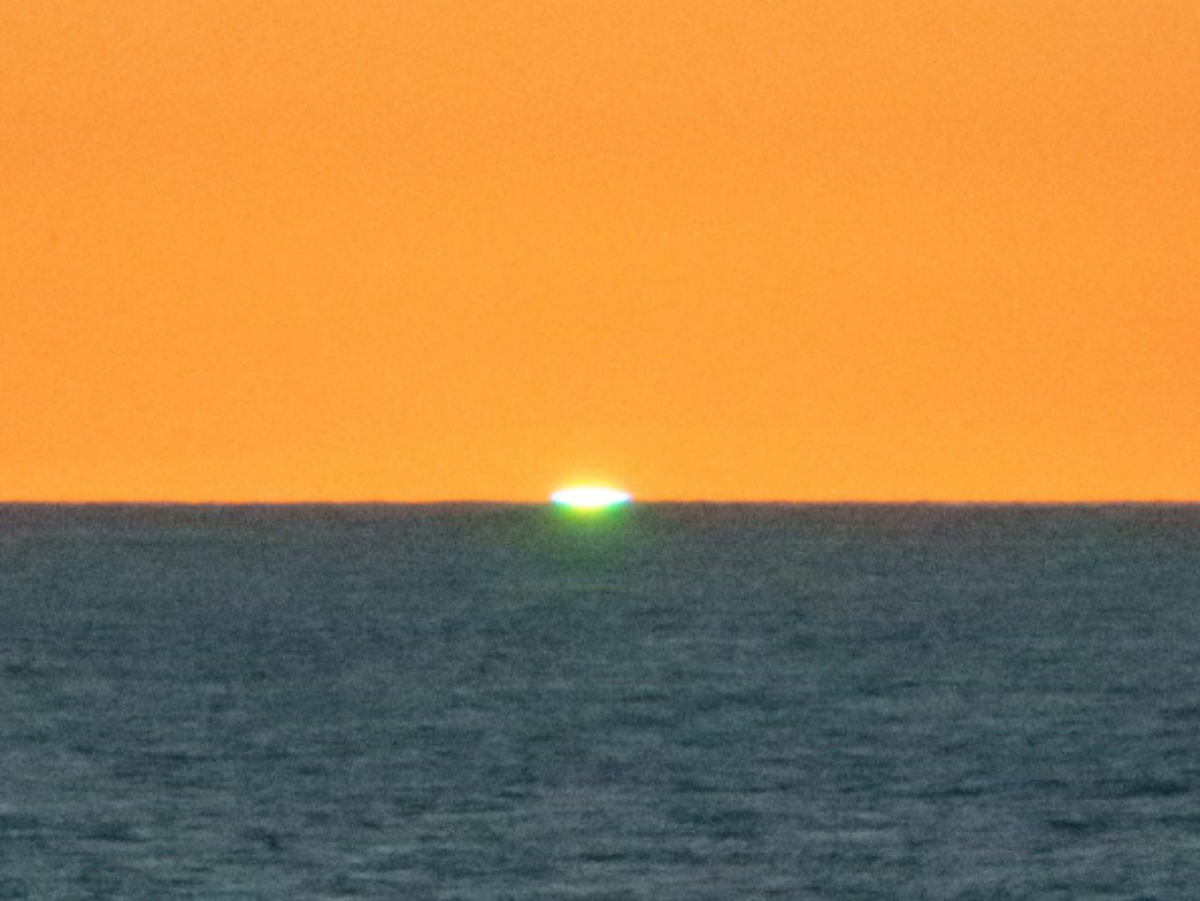 Optical Illusion Green Sunrise In Maui