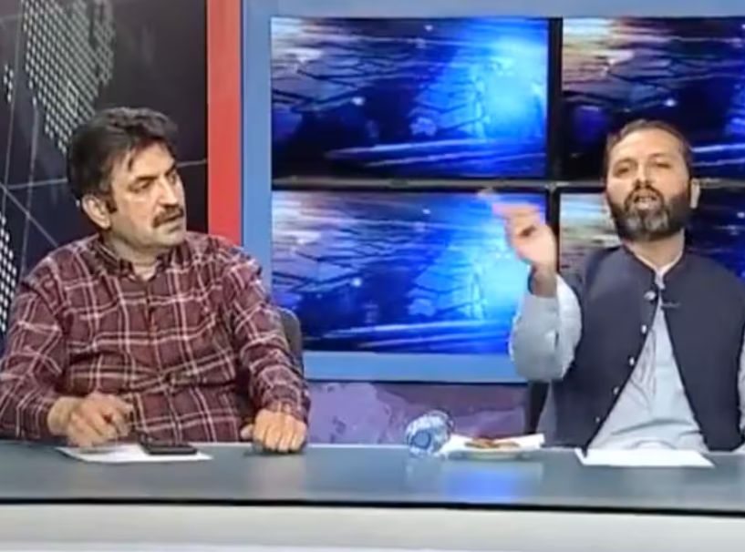 Pakistan two politicians fight in newsroom studio 