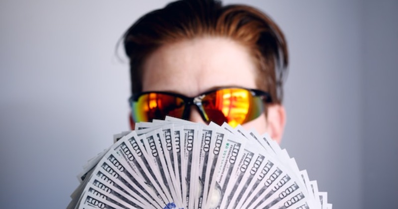 These People Became Rich When Banks Made Mistakes