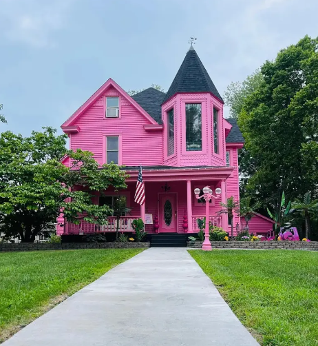 Pink Victorian House Wisconsin Hits Market For Rs 9 Crore