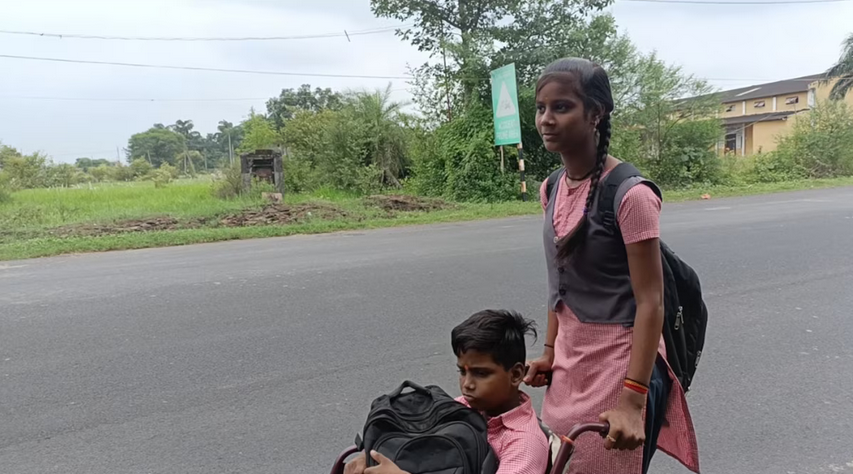 Madhya Pradesh Salute to this Sister Who is Helping her brother to earn education 