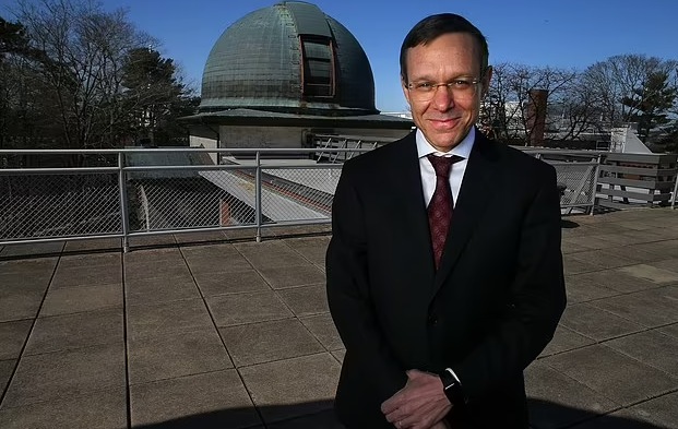 alien object outside of solar system found on earth claims physicist 