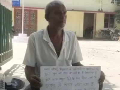 bihar begusarai retired government employee begs to give bribe to government officials
