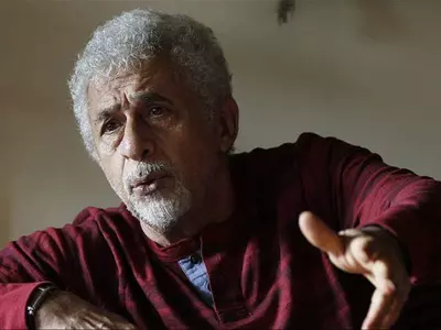 Vivek Agnihotri Calls Out 'Old' Naseeruddin Shah For Quoting The Kashmir Files As 'Disturbing'