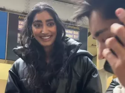A Piano Player And An Indian Woman Perform A Soulful Duet At London Station On Tum Hi Ho