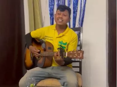 Blinkit Delivery Partner's Guitar Jamming Session With Customer Goes Viral