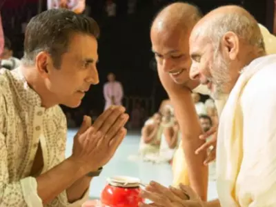 Akshay Kumar Offers Bhog To Shri Hansratna Surishwarji As He Breaks 180-Day Fast