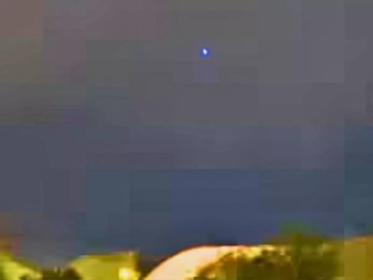 Mysterious Blue Object In Night Sky Amazes Arizona Residents