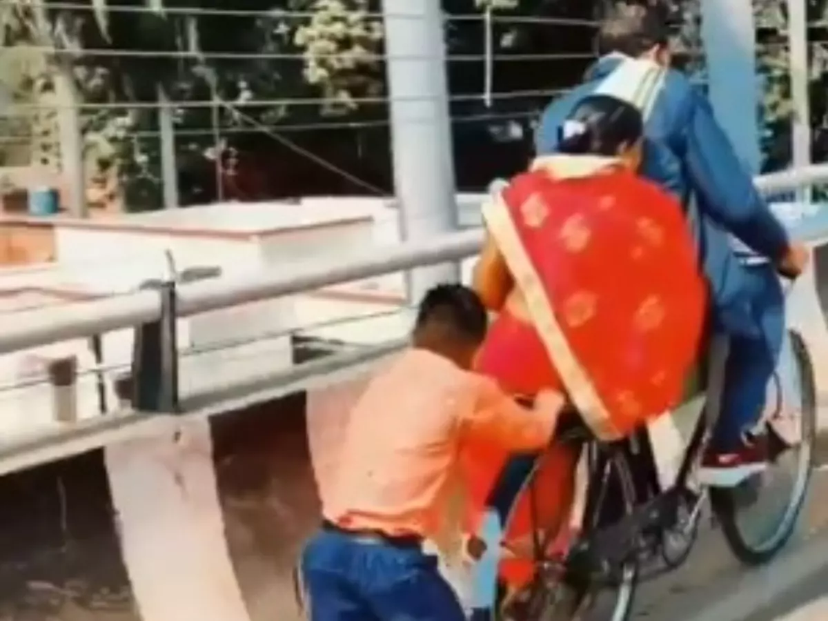 On The Bridge, An Innocent Child Helps His Father Ride A Bicycle, Internet Is Feeling Proud