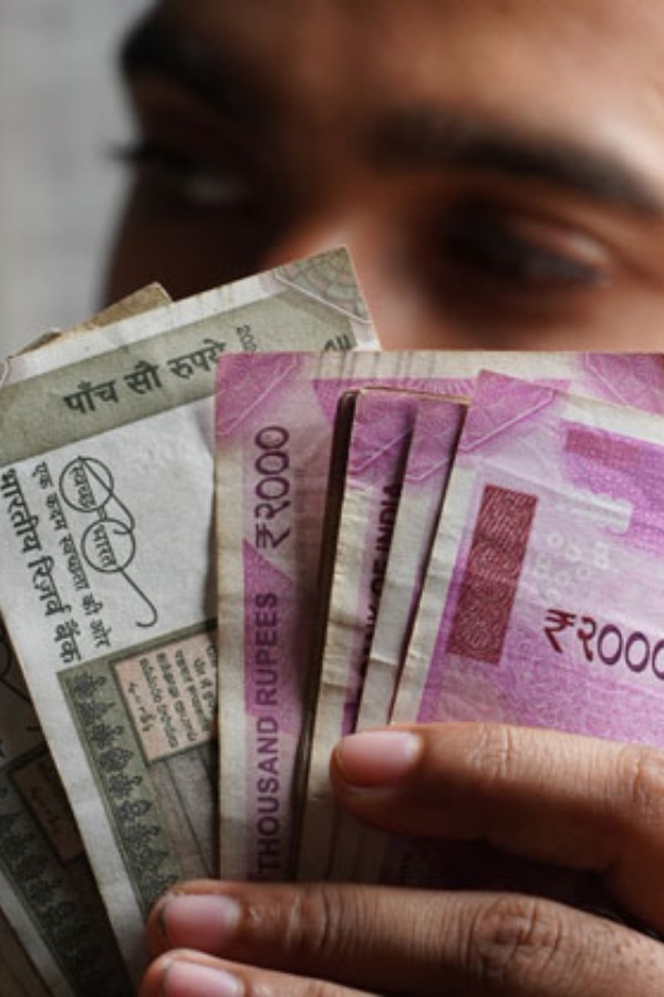  Delhi Man Turns Millionaire Overnight With Rs 60 Lakh Worth Reliance Shares