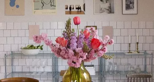 5 Benefits Of Getting Fresh Flowers For Your Home & The Type You Should Buy