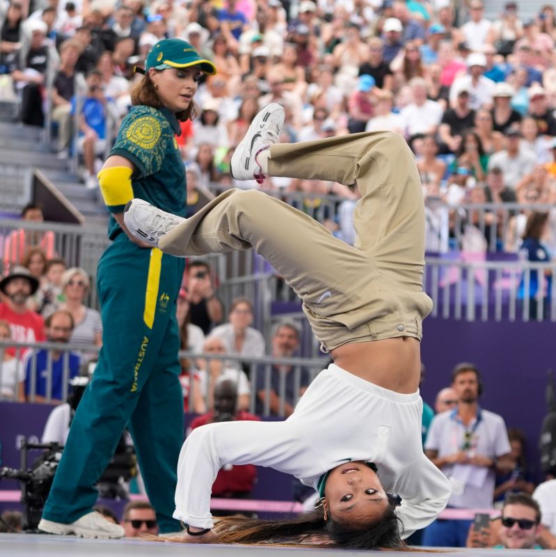 What was she even doing at the Olympics': The Internet can't get over  lecturer Rachel Gunn's 'Breaking' performance—here's why
