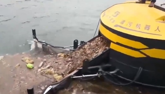 Robot that cleans rivers impresses Anand Mahindra and says he is ready to take on this task