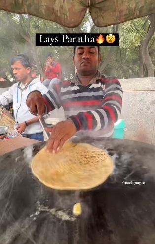 Online video shows street vendor filling parathas with chips