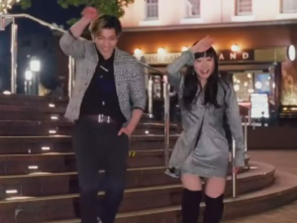 Internet Loves Japanese Couple's Dance To Bollywood Song 'Teri Baaton Mein Aisa Uljha Jiya'