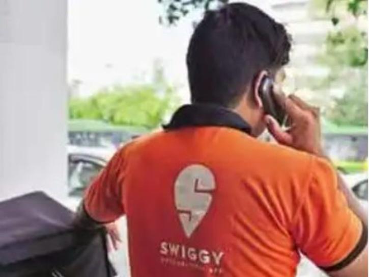 Swiggy agent refused to deliver the order