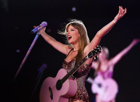 Taylor Swift songs sung by musicians in 5 different accents receive mixed responses