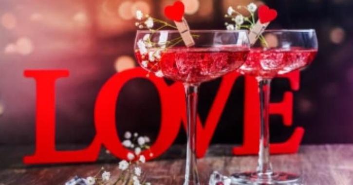With laughter and roses, the beginning of Valentine's Day for singles