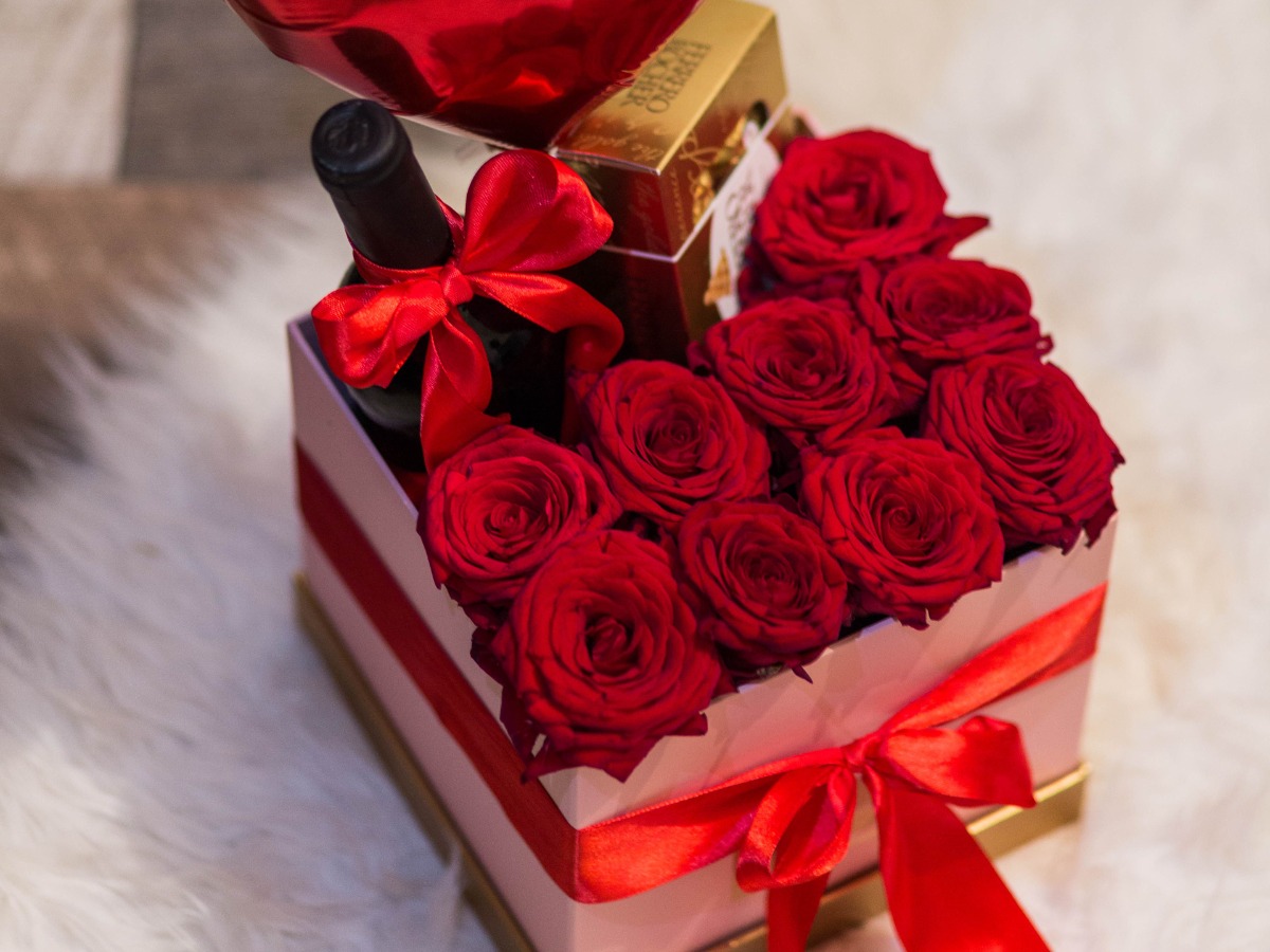valentines day gifts for wife: Gift ideas for wife: Thoughtful presents to  delight her this Valentine's Day - The Economic Times