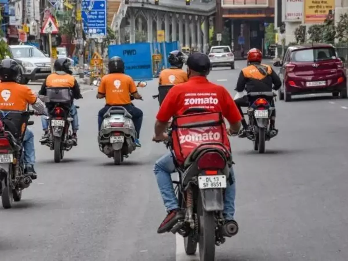 Zomato trains 4,300 delivery agents in CPR, sets Guinness World Record Zomato trains 4,300 delivery agents in CPR, sets Guinness World Record