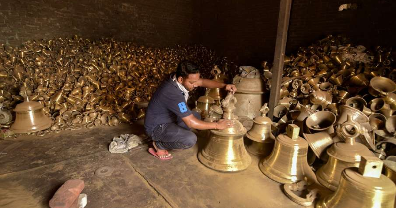 2,400 kg bell on way to Ayodhya Ram temple 