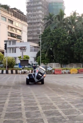 An incredible 3-wheeled vehicle is seen on the streets of Mumbai leaving netizens in awe