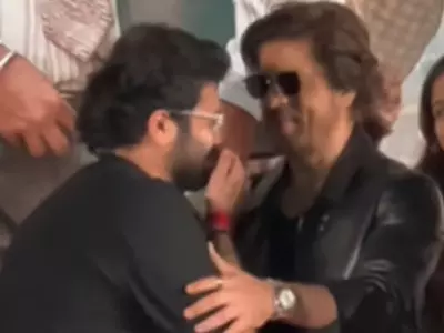 Shah Rukh Khan comforts fan at dunki event