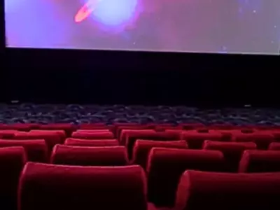  Introverted Malaysian Influencer Buys All Seats In A Cinema Hall 