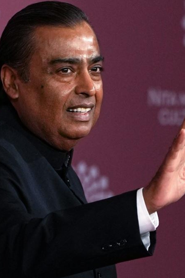 SRK Chants Jai Shri Ram, Dances To Diljit's Songs With Suhana And