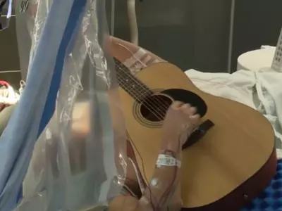 Patient Plays Guitar Live During Brain Surgery 