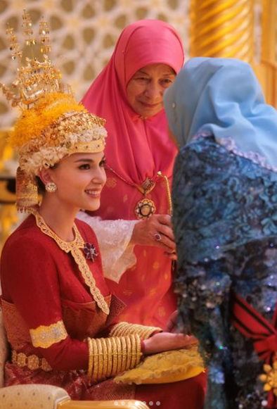 Photos Go Viral of Brunei's Prince Mateen Marrying Commoner in Grand Ceremony