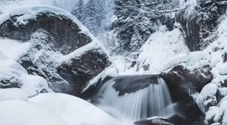 This frozen waterfall is a place of optical illusion for the polar bear there