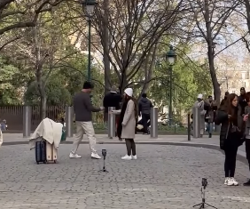 The 'staged' proposal of a couple in the middle of a busy street Viral