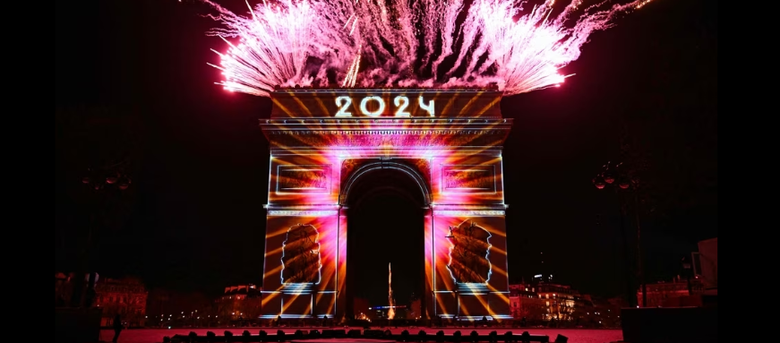 From Greece To Dubai This Is How The World Welcomed 2024   Paris 65927731e2d52.PNG