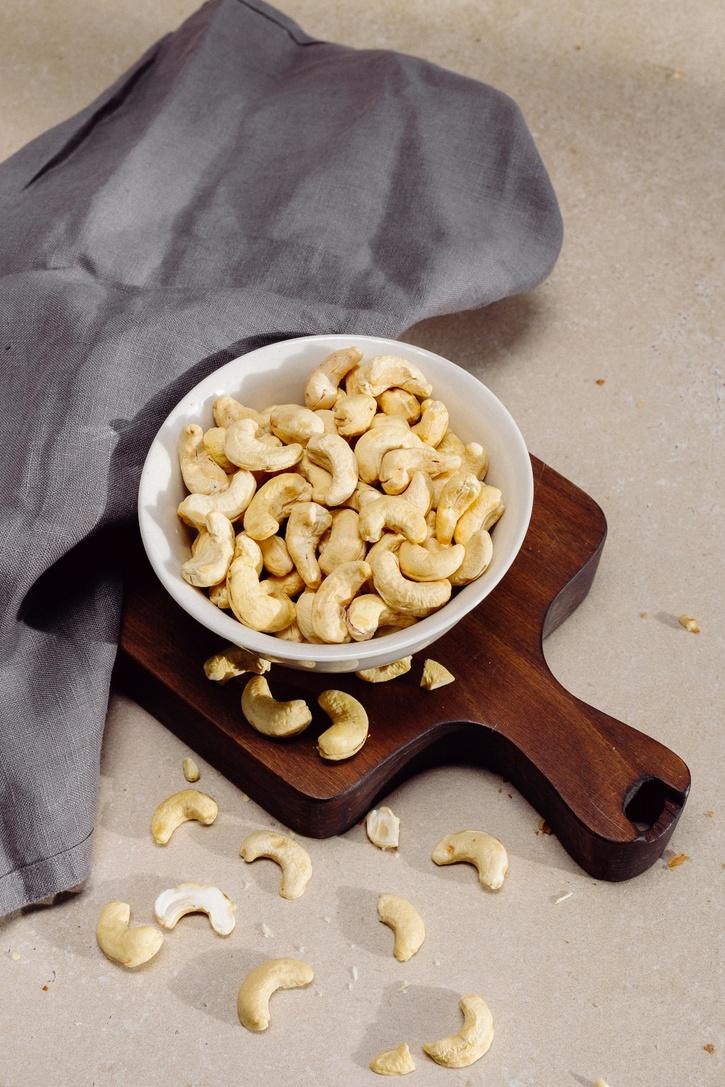 7 Side Effects Of Eating Too Many Cashew Nuts You Didn't Know About