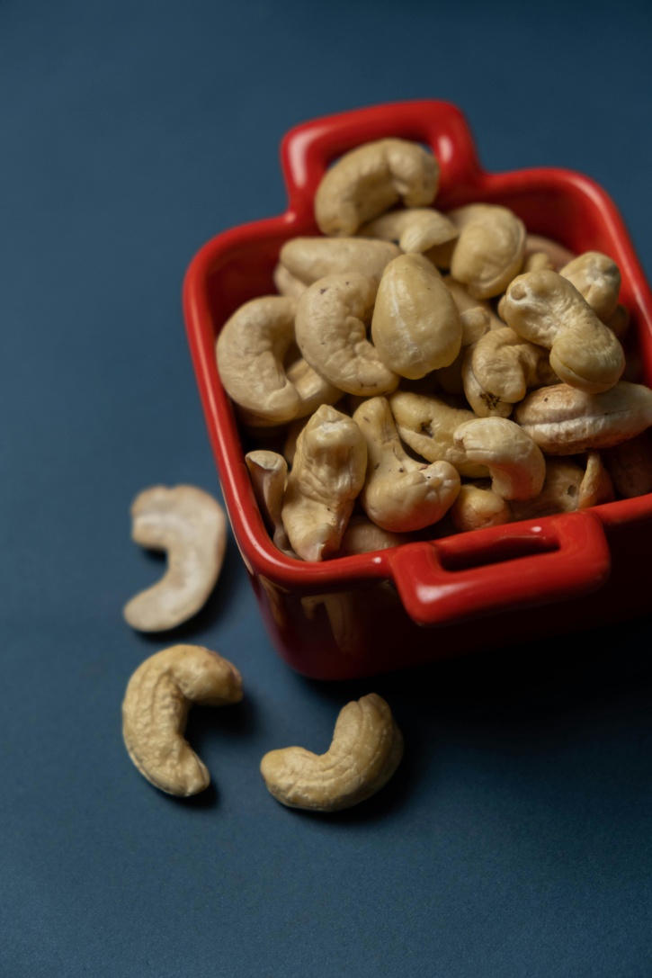 7 Side Effects Of Eating Too Many Cashew Nuts You Didn't Know About