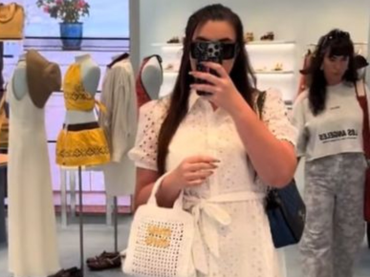 इस शख्स ने अपनी वाइफ के बर्थडे पर खर्च कर दिए 60 लाख रुपए, जलसे की तरह…

This man spent Rs 60 lakh on his wife's birthday, like a party...
