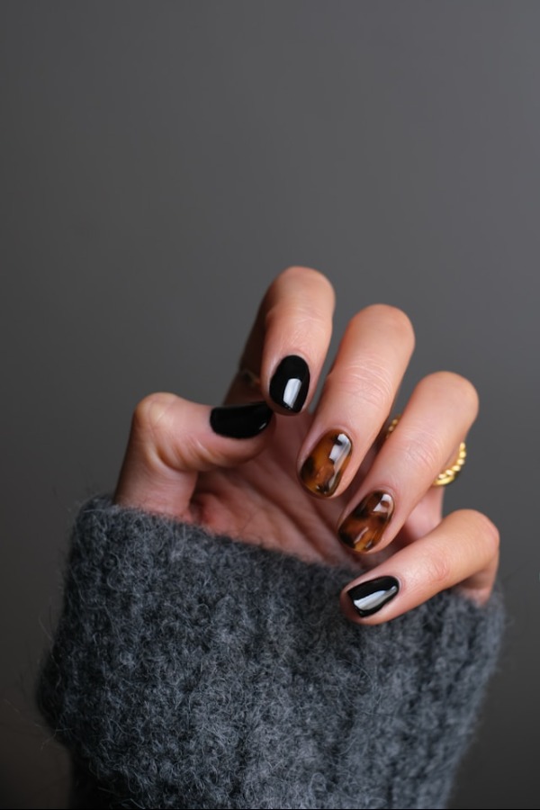 7 classy nail designs for the minimalist in you