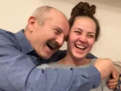 Russian vlogger captures in-laws' and parents' reactions to pregnancy news 