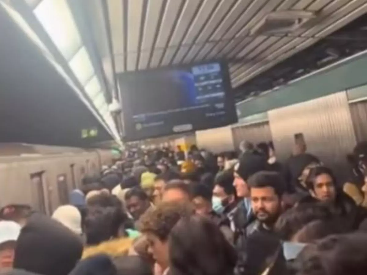 Viral video Overcrowded metro in Canada reminds people of Delhi metro 