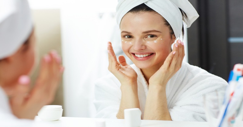 Retinol Lotions For Body: How They Work For Stretch Marks, Wrinkles And ...