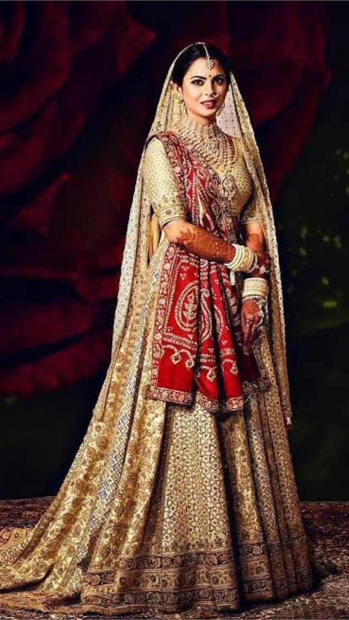 FirstPerson: Here Is My Experience Of Buying My Sabyasachi Bridal Lehenga!  | WedMeGood