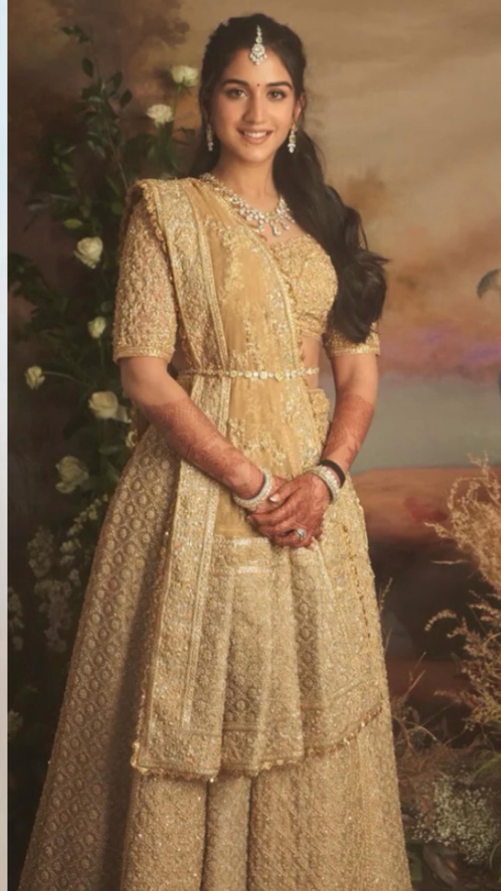 Isha Ambani most expensive looks; From 90 crore wedding dress to Maison  Valentino's first ever lehenga