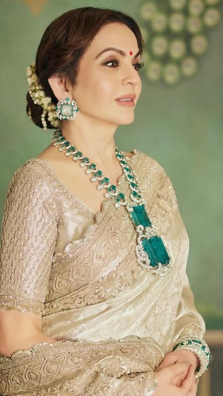 Deepika & Ranveer: Deepika wore this expensive Sabyasachi Lehenga at her  Wedding | FilmiBeat - YouTube
