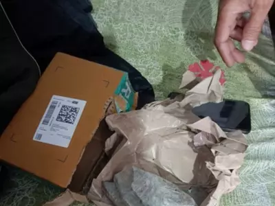 Flipkart Apologizes After A Man Finds Stones Inside His Rs 22,000 Mobile Phone Order