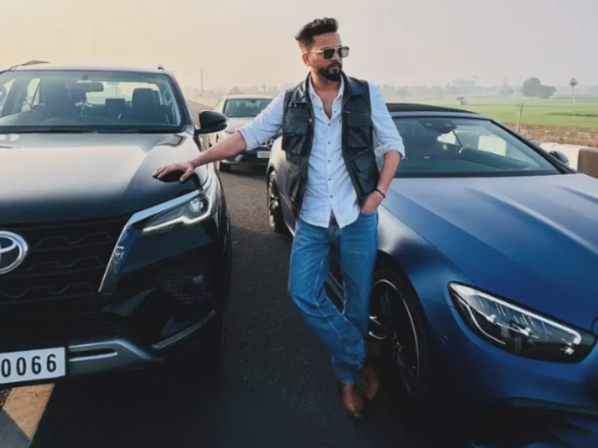 Elvish Yadav Shares First Post After Bail, Shares Photo With Luxury Cars