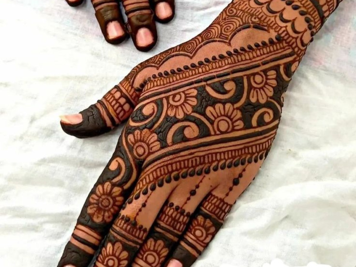 250+ Simple Mehndi Design Photos Ideas for Brides To Be