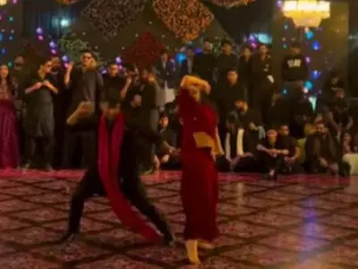 Pakistani Pair's Pre-Wedding Dance To Bipasha Basu's 'Beedi Jalaile'
