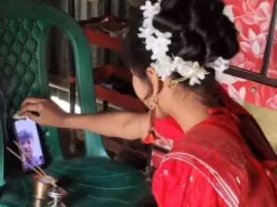 Video Clip Shows Bengal Woman Worshiping Her Lover Over Video Call